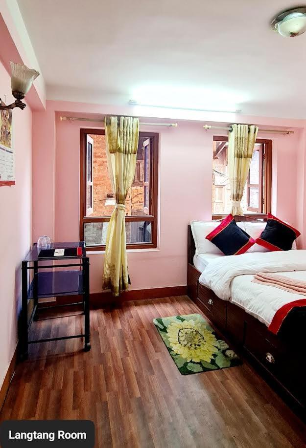 Annapurna Guest House And Rooftop Restaurant Bhatgoan エクステリア 写真